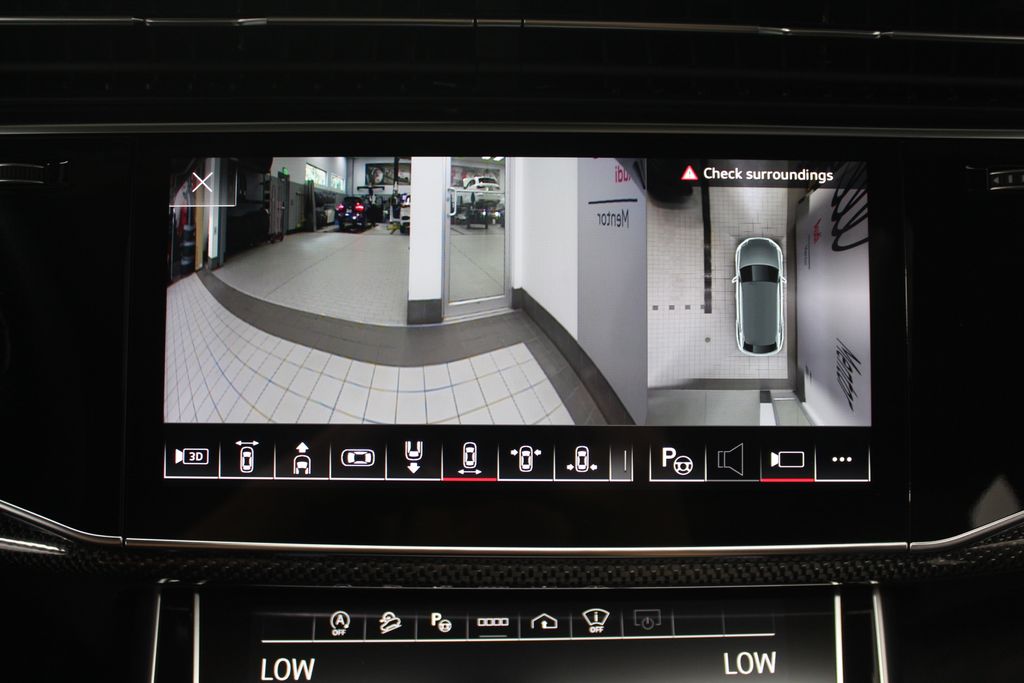 Thumbnail: 2023 Audi SQ8 - 25