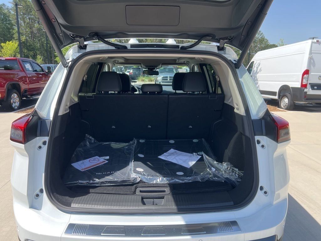2025 Everest White Pearl Nissan Rogue SL FWD SUV