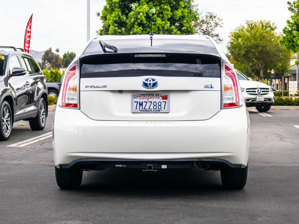 Used 2015 White Toyota Two image 10