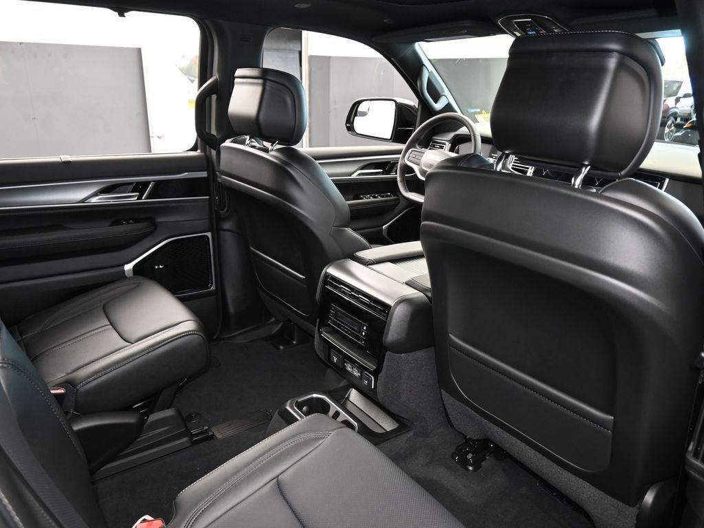 New 2026 High Gloss Black Jeep Limited Reserve image 42