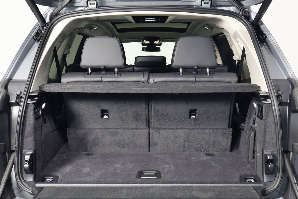 Thumbnail: 2025 BMW X7 - 15