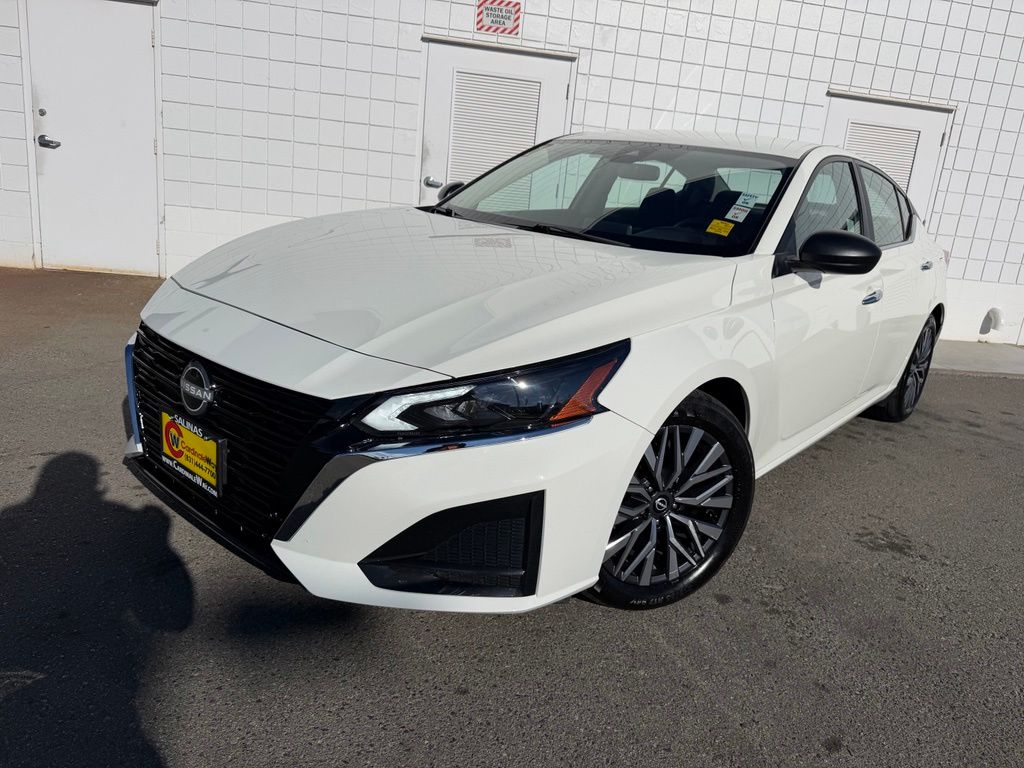 Glacier White 2025 Nissan Altima Sedan Front-Wheel Drive Continuously Variable Transmission