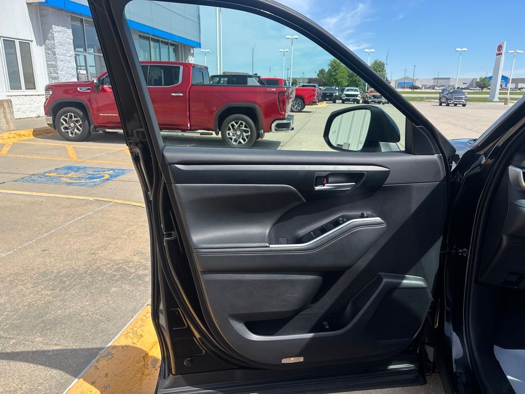 Used 2025 Toyota Highlander SUV