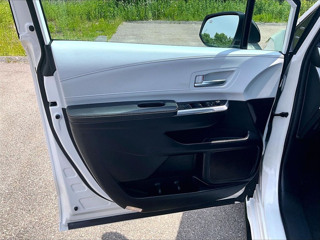 2025 Toyota Sienna — photo 9