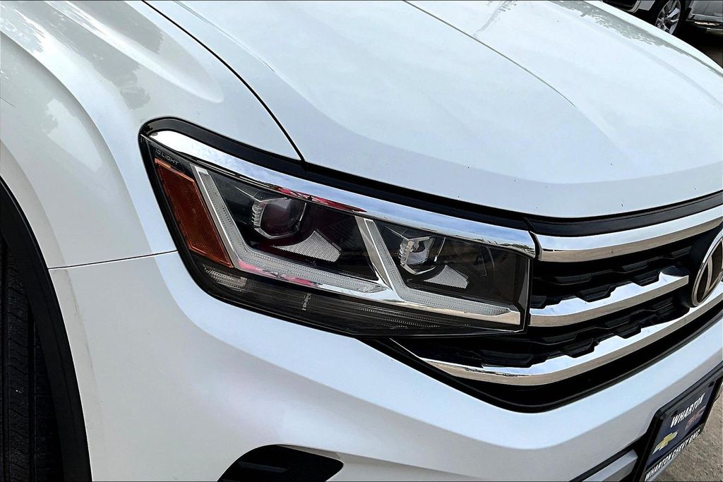 2021 Volkswagen Atlas 3.6L V6 SE w/Technology White at DeMontrond Auto Country