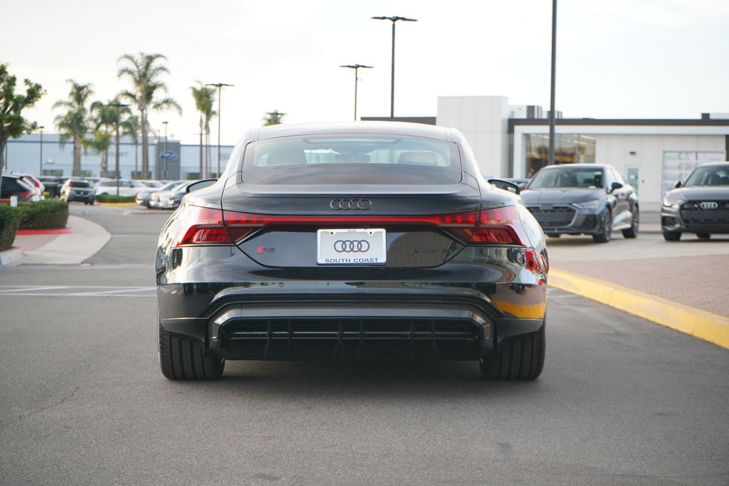 2024 Audi RS e-tron GT Base 7