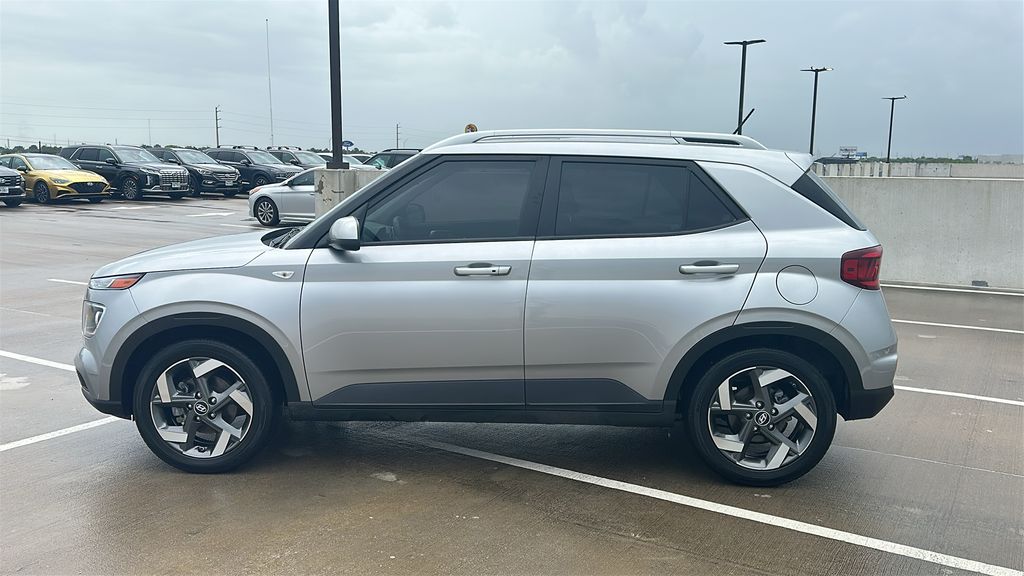 2024 Hyundai Venue SEL Silver at Baytown Hyundai
