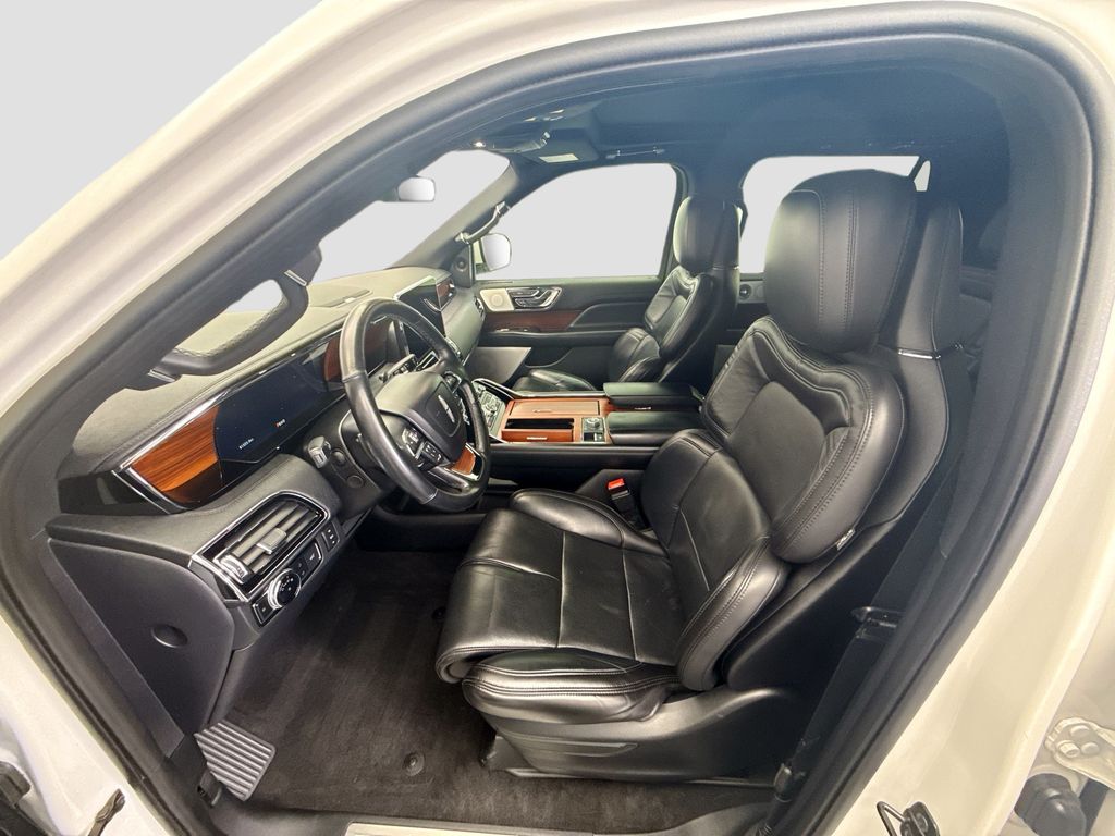 Thumbnail: 2020 Lincoln Navigator - 18