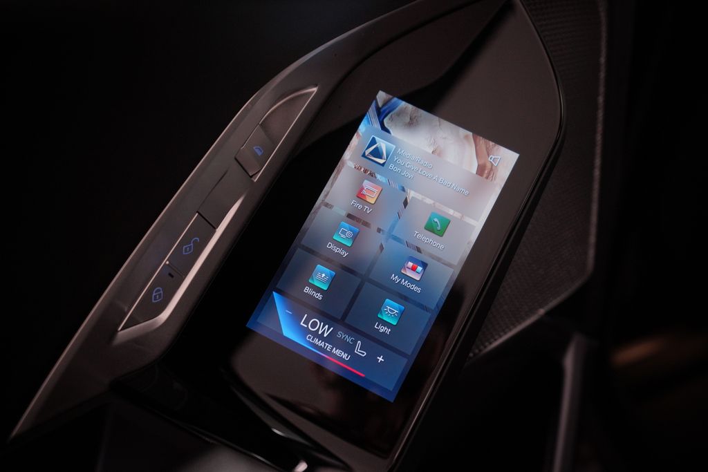 2025 BMW 7 Series 740i 10
