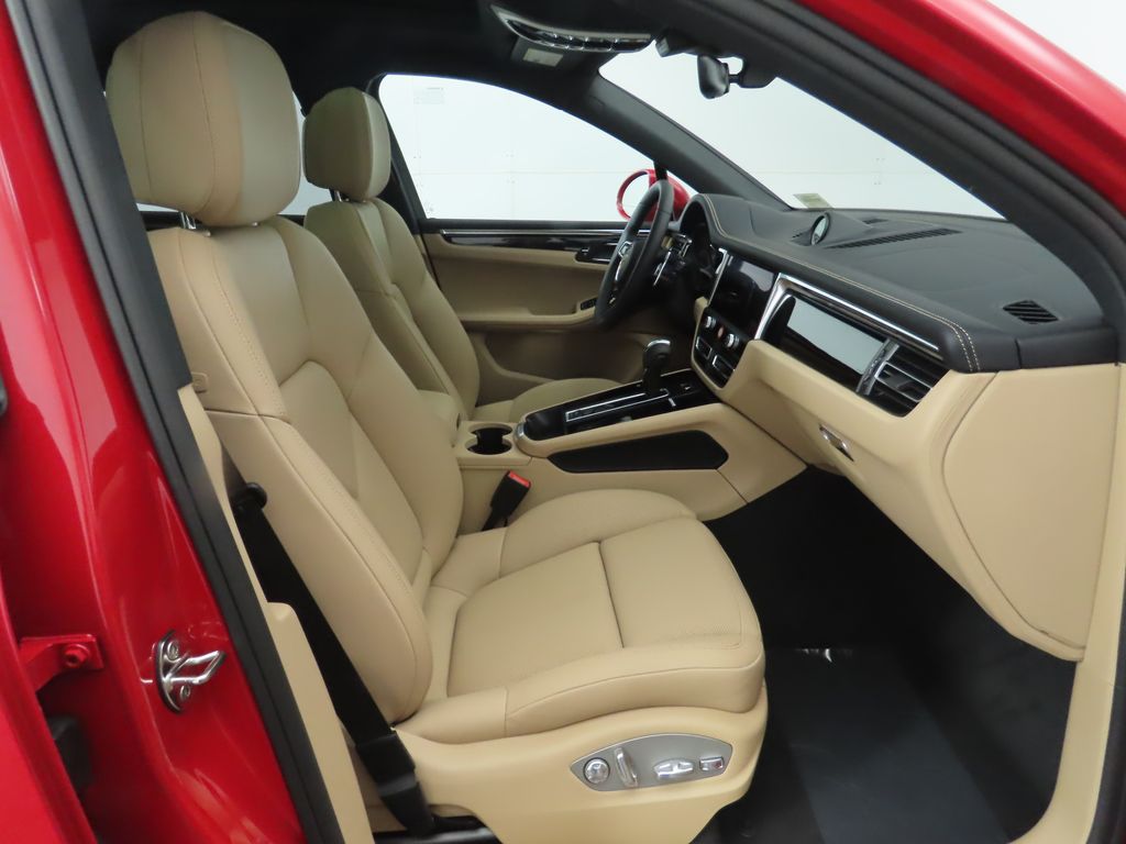 Thumbnail: 2025 Porsche Macan - 23