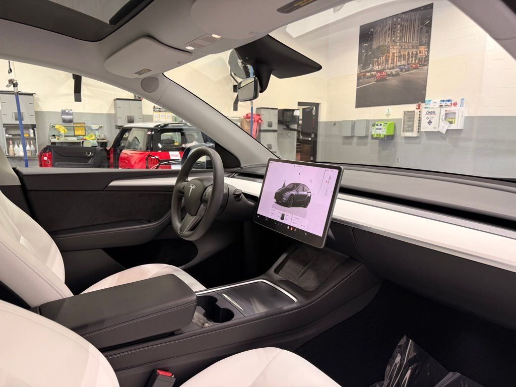 Thumbnail: 2023 Tesla Model Y - 26