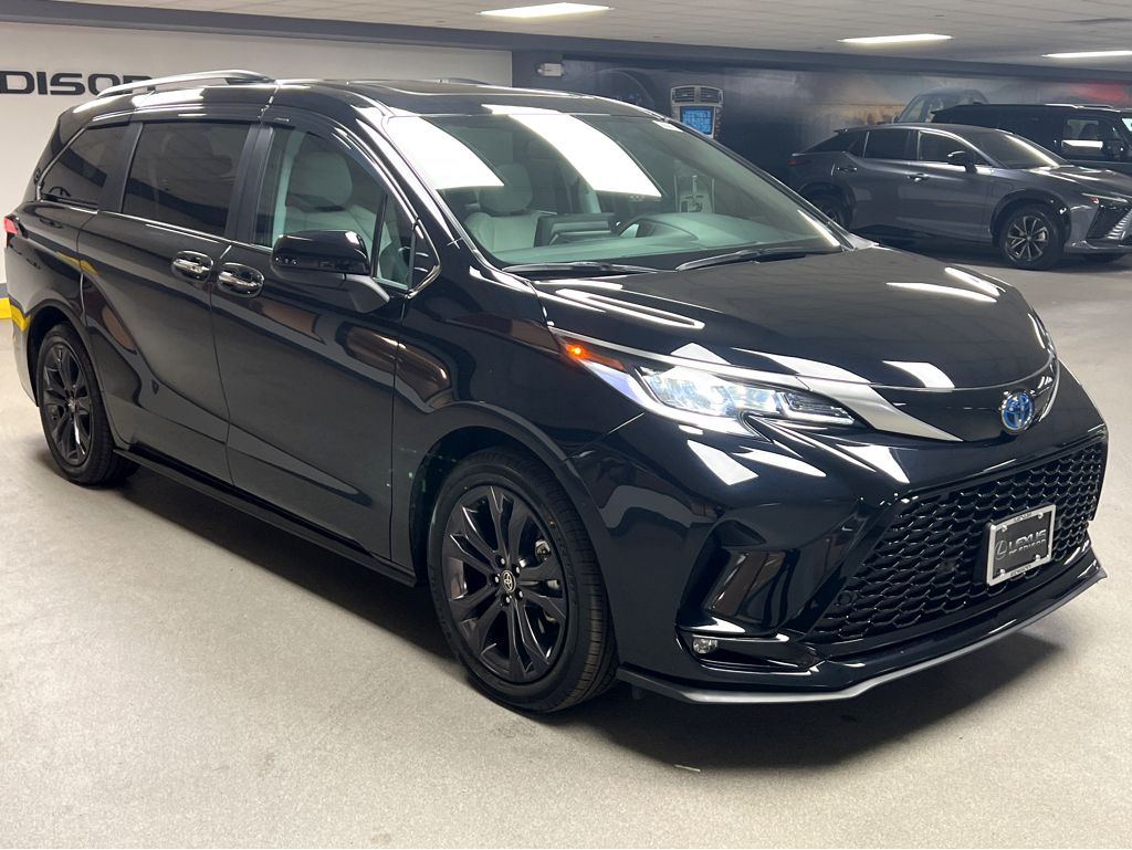 2024 Toyota Sienna XSE 7-Passenger FWD