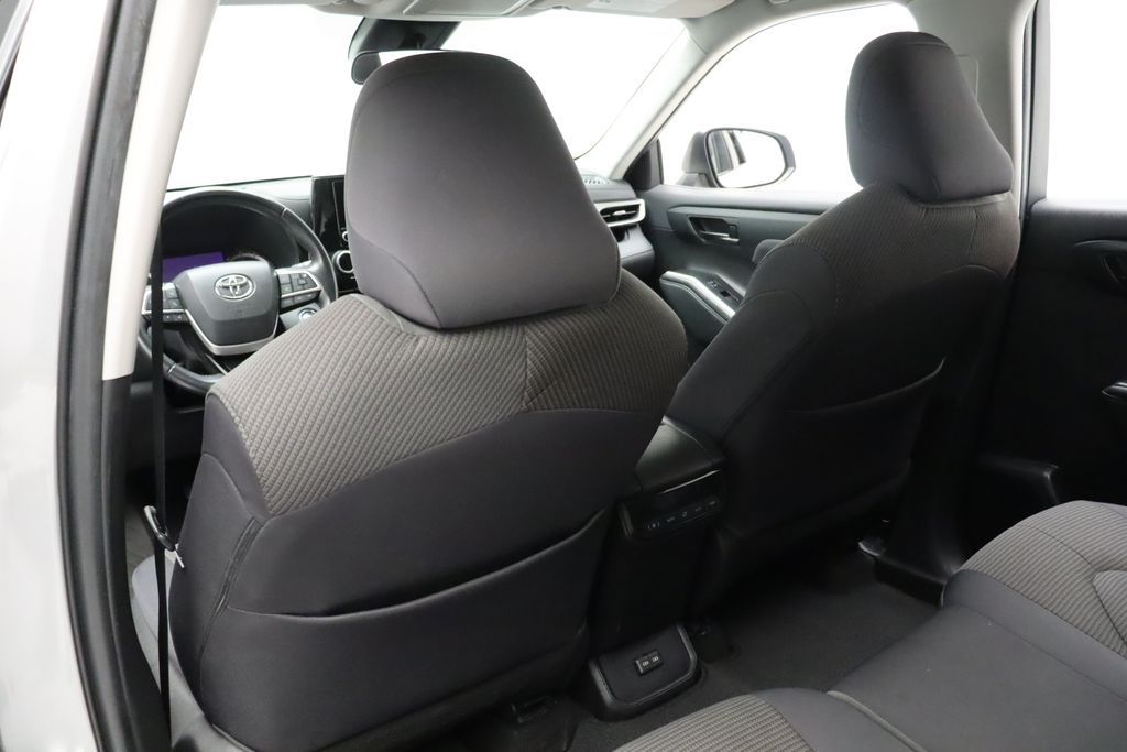 2023 Toyota Highlander L 20