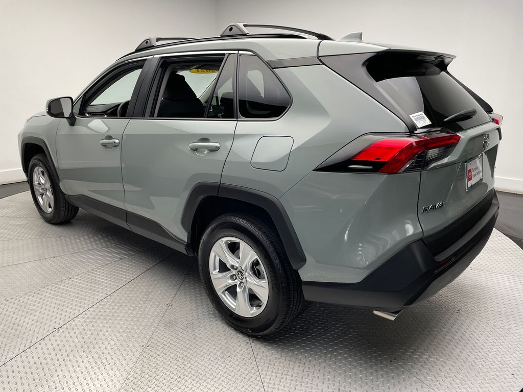 2021 Toyota RAV4 XLE 7