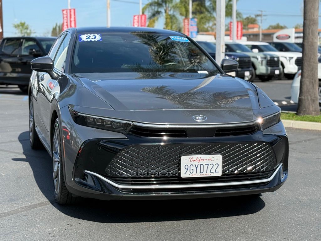 View vehicle photo 3