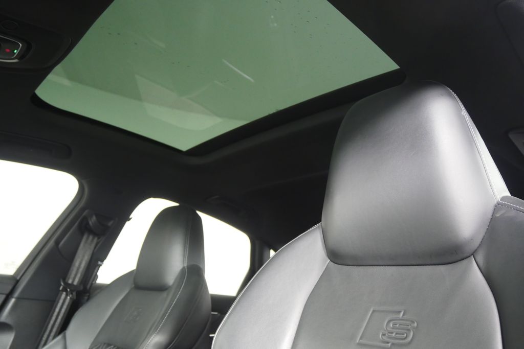 Thumbnail: 2020 Audi S6 - 10