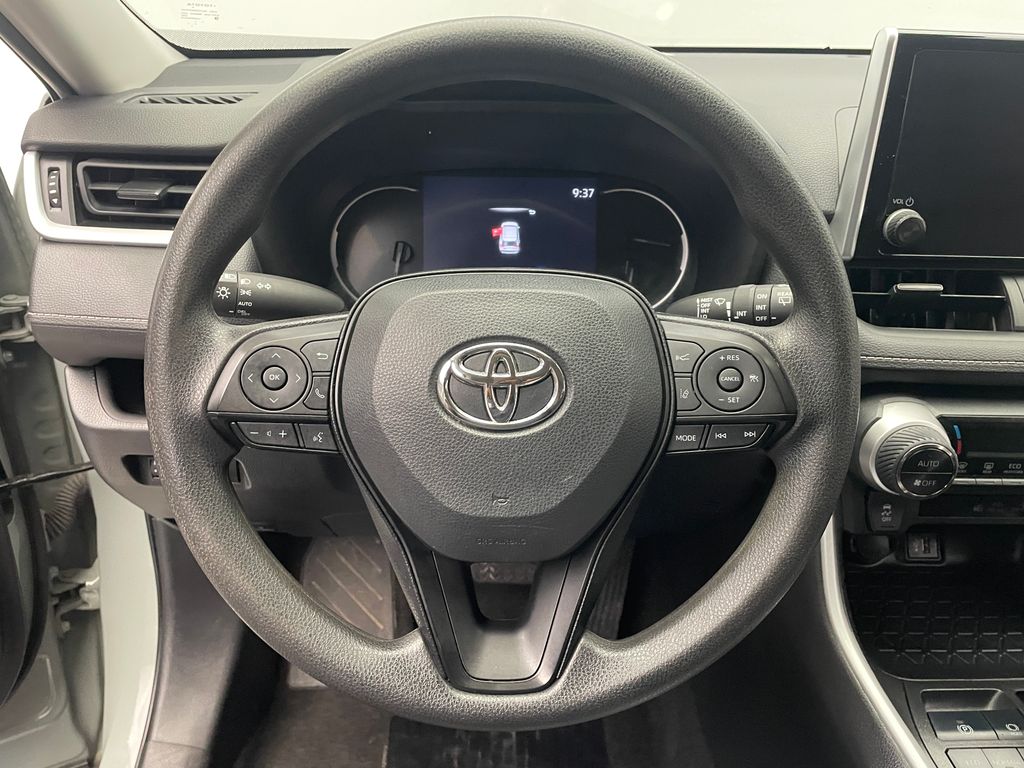 2023 Toyota RAV4 XLE 28