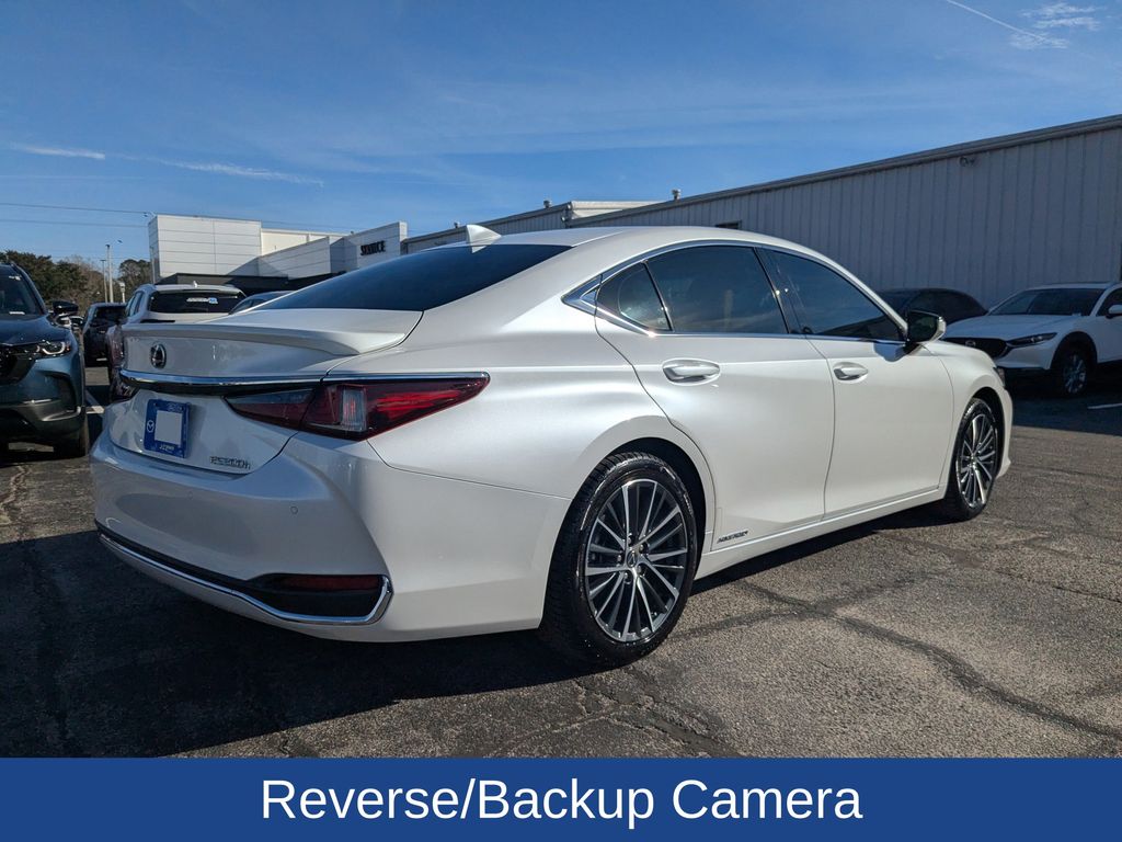 2022 Lexus ES 300h 