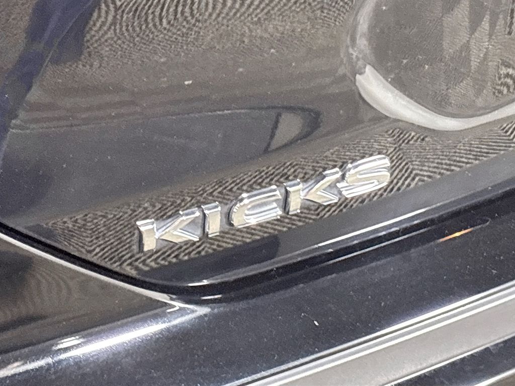 2021 Nissan Kicks SR