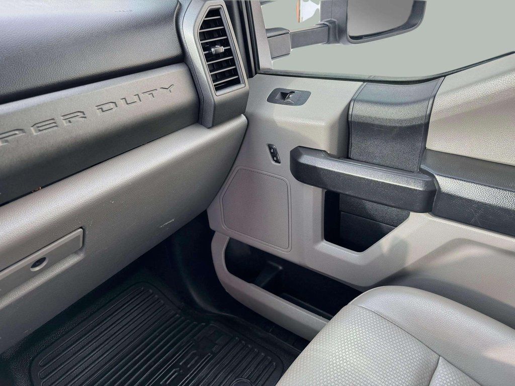 Used 2020 Oxford White Ford XL image 18