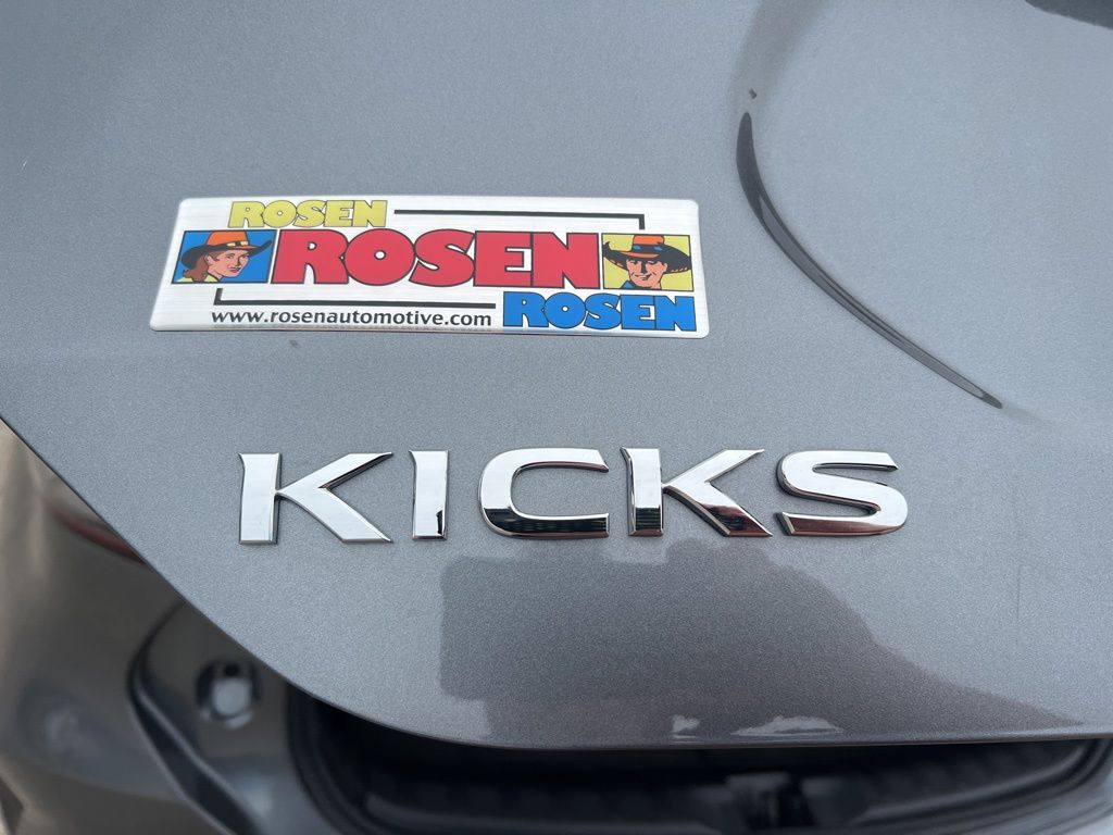 2024 Nissan Kicks SR photo