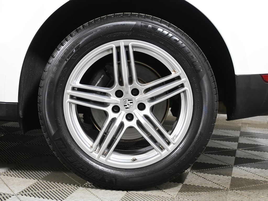 Thumbnail: 2021 Porsche Macan - 12