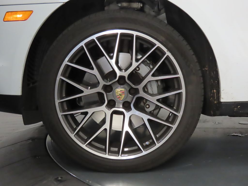 Thumbnail: 2021 Porsche Macan - 11