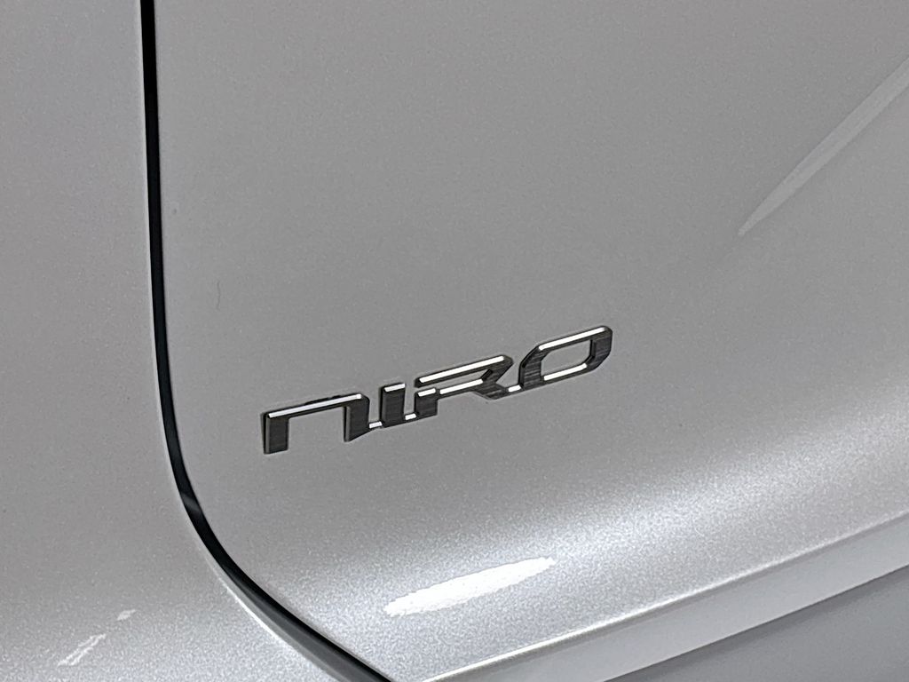2023 Kia Niro LX