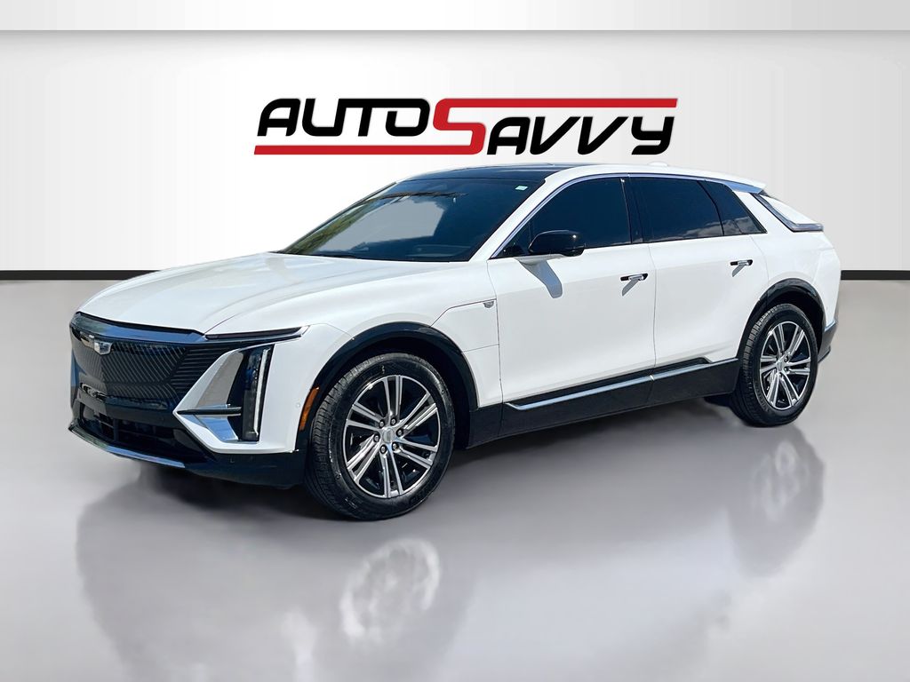 Used 2025 White Cadillac Luxury image 3