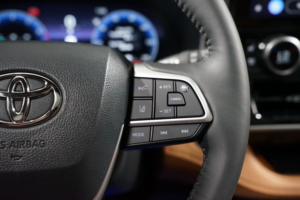 Thumbnail: 2026 Toyota Highlander - 13