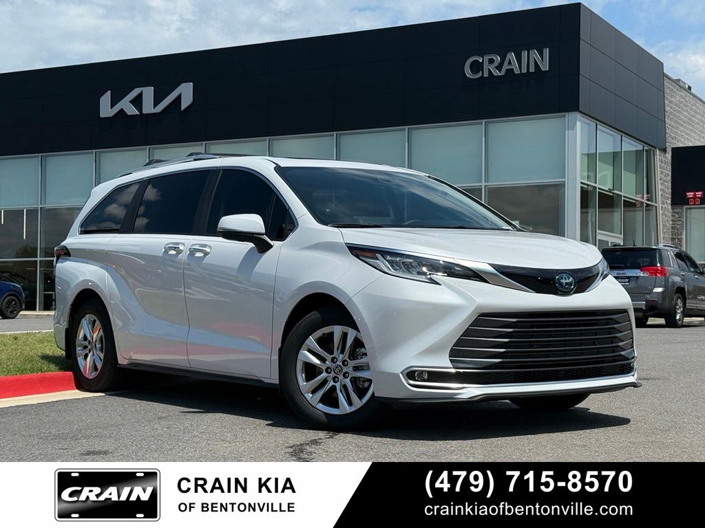  2023 Toyota Sienna Limited 7-Passenger FWD   