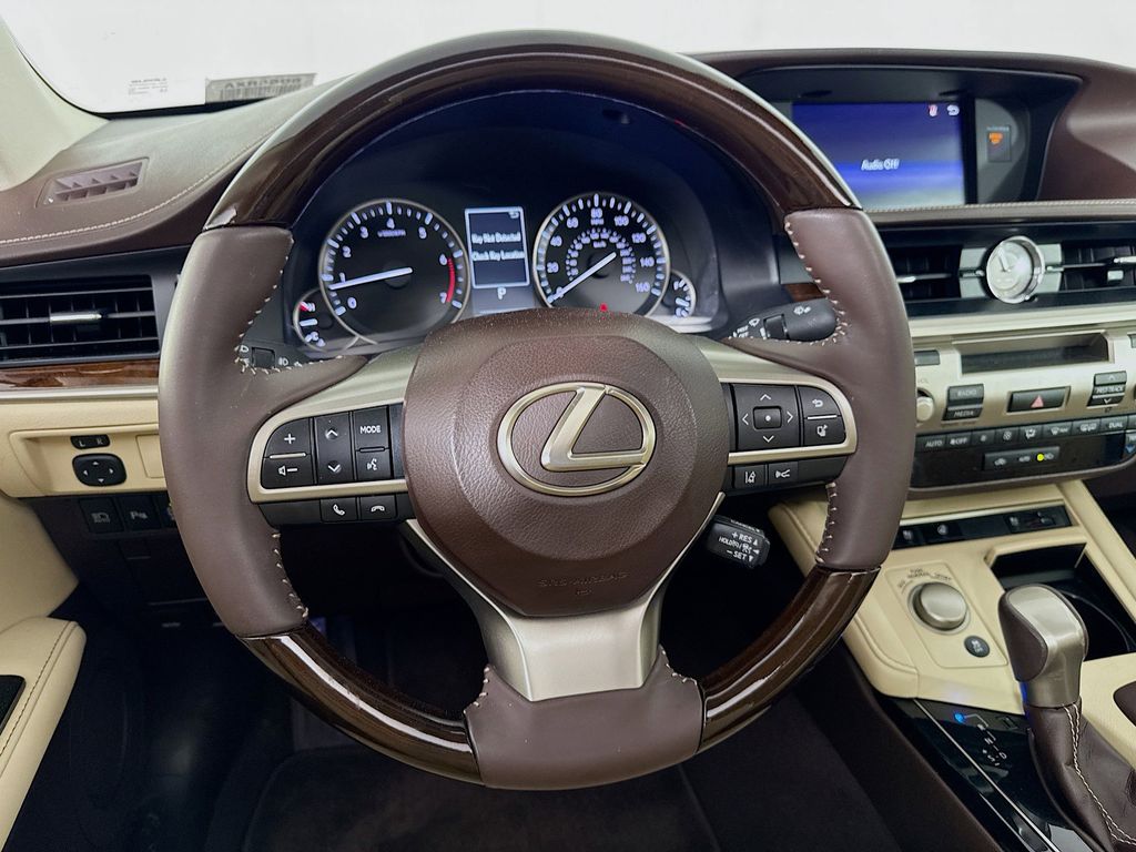 Thumbnail: 2017 Lexus ES - 11