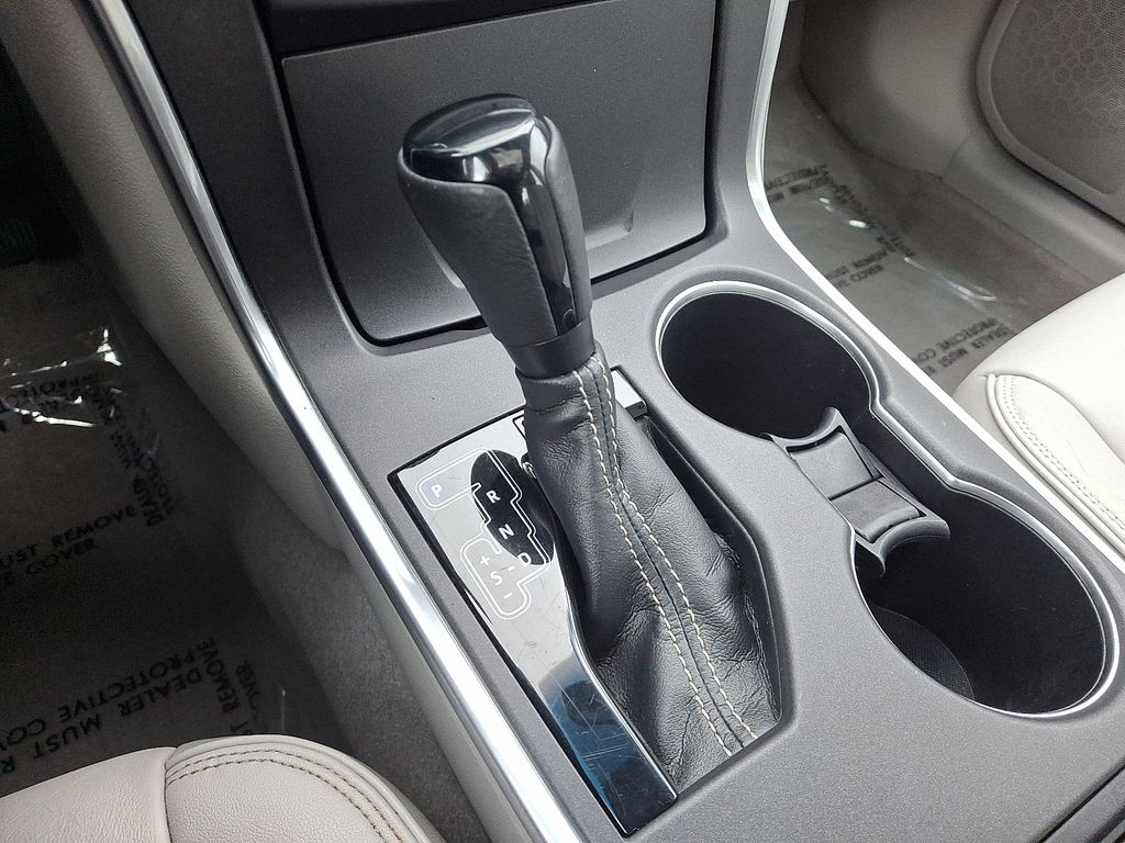 2017 Toyota Camry XLE 16
