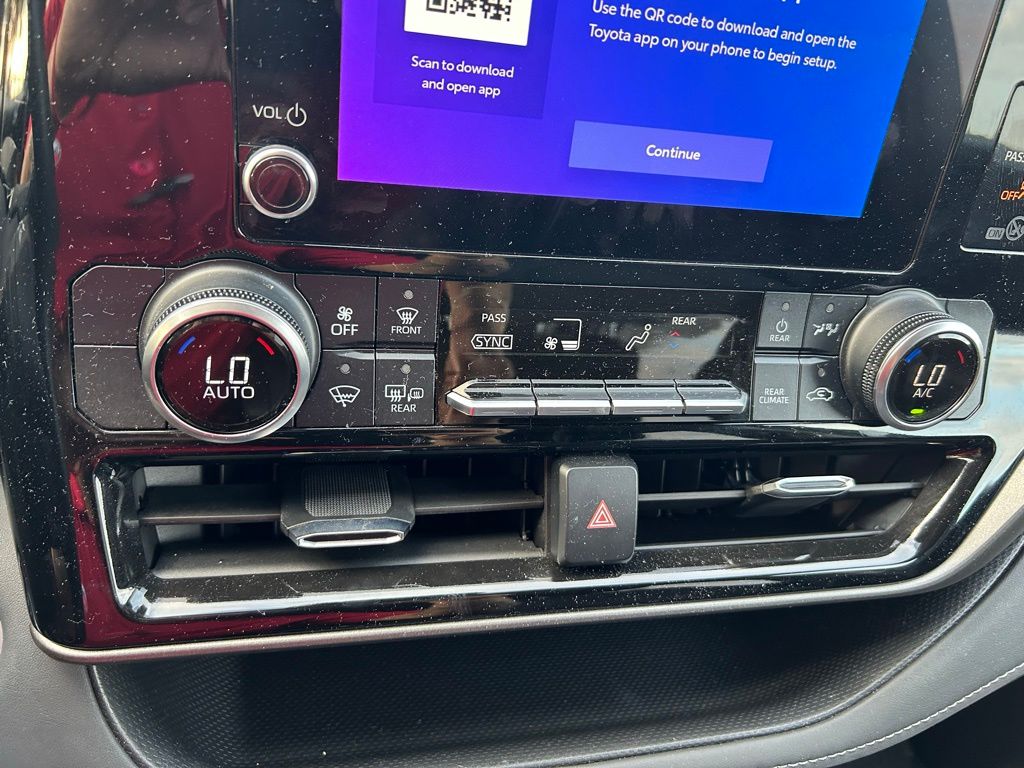 Thumbnail: 2024 Toyota Highlander - 27