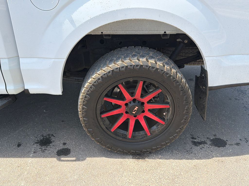 Used 2017 White Ford XL image 19
