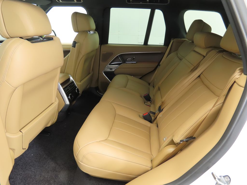 2025 Land Rover Range Rover SE 23