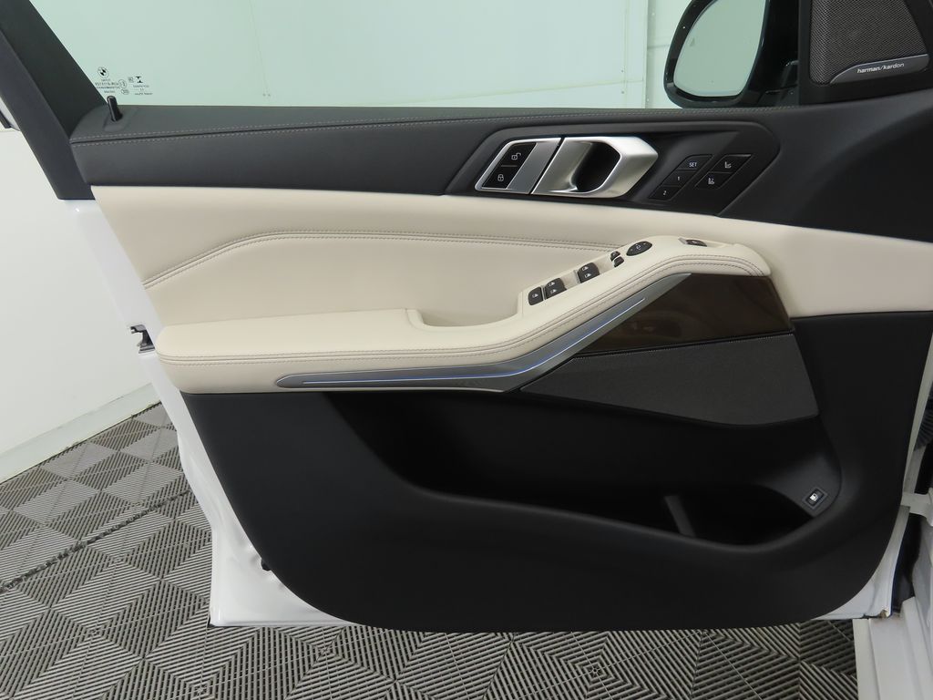 Thumbnail: 2023 BMW X5 - 24