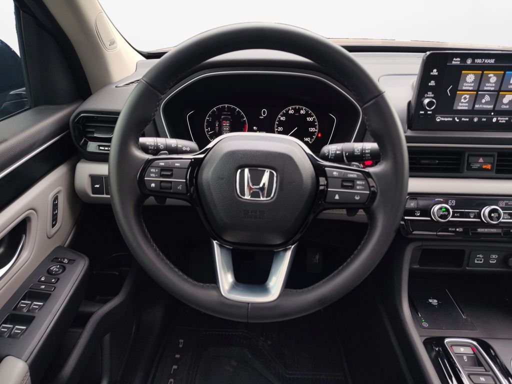 Used Car 2025 Honda Pilot  Touring For Sale Under $50,000 In Austin, Texas