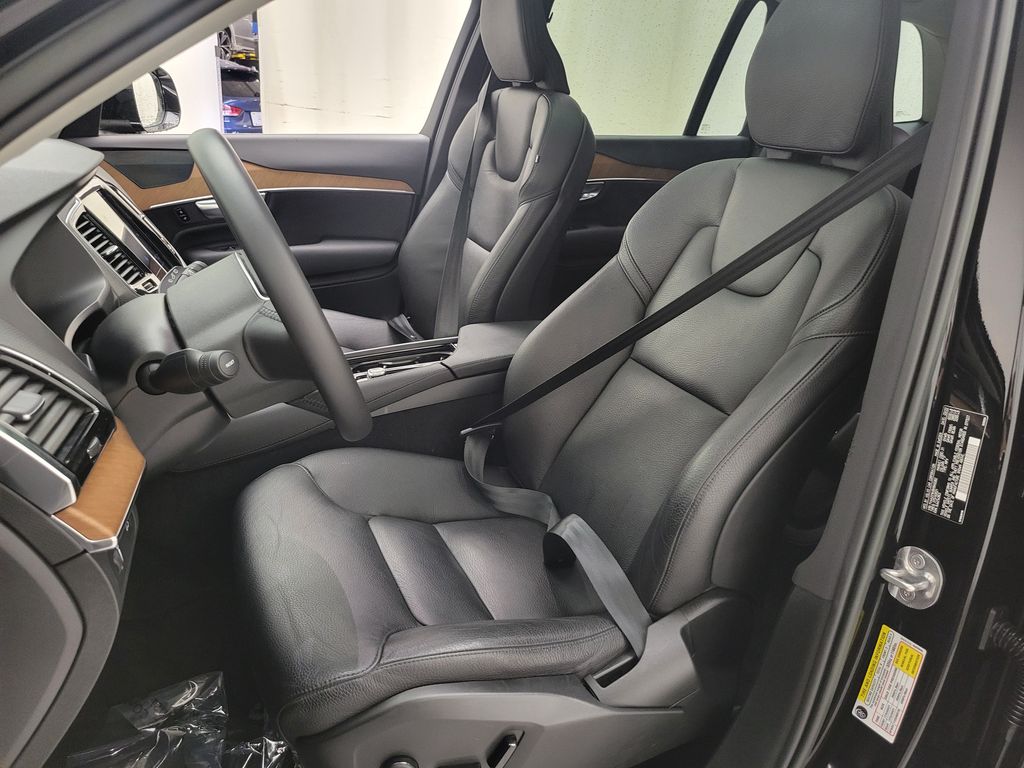Thumbnail: 2022 Volvo XC90 - 26