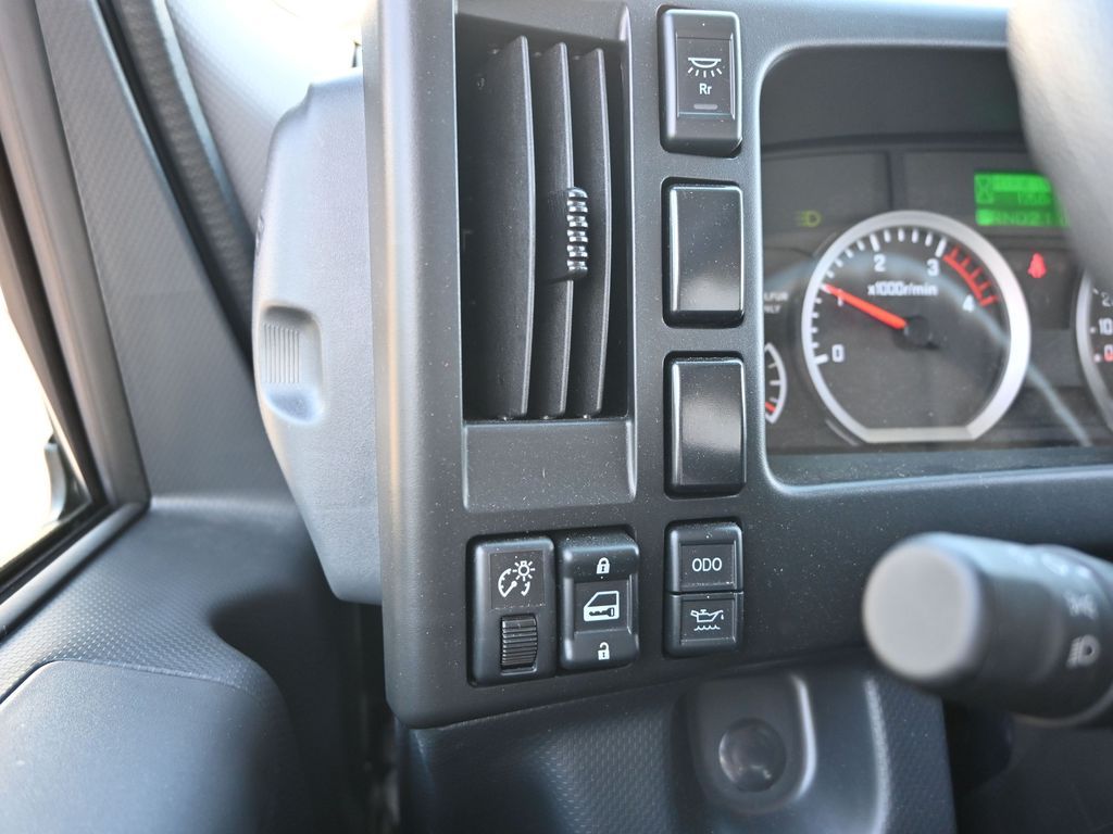 2024 Isuzu NPR HD 