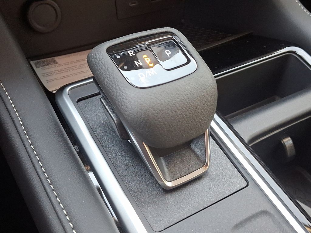 2025 Nissan Pathfinder SV 7