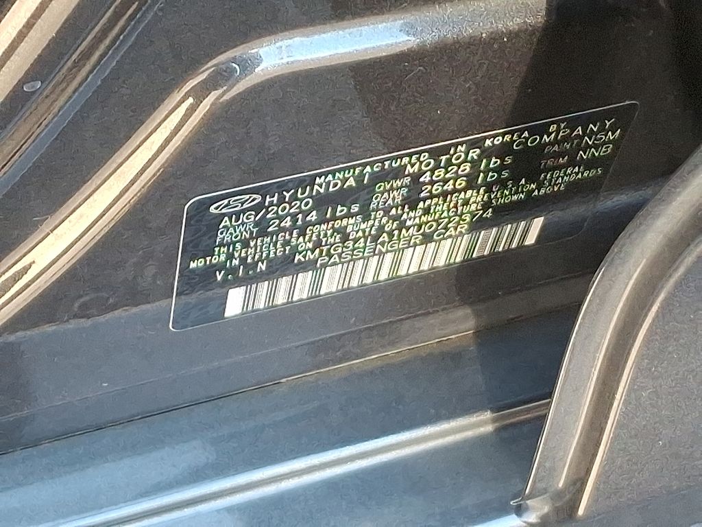 Thumbnail: 2021 Genesis G70 - 28