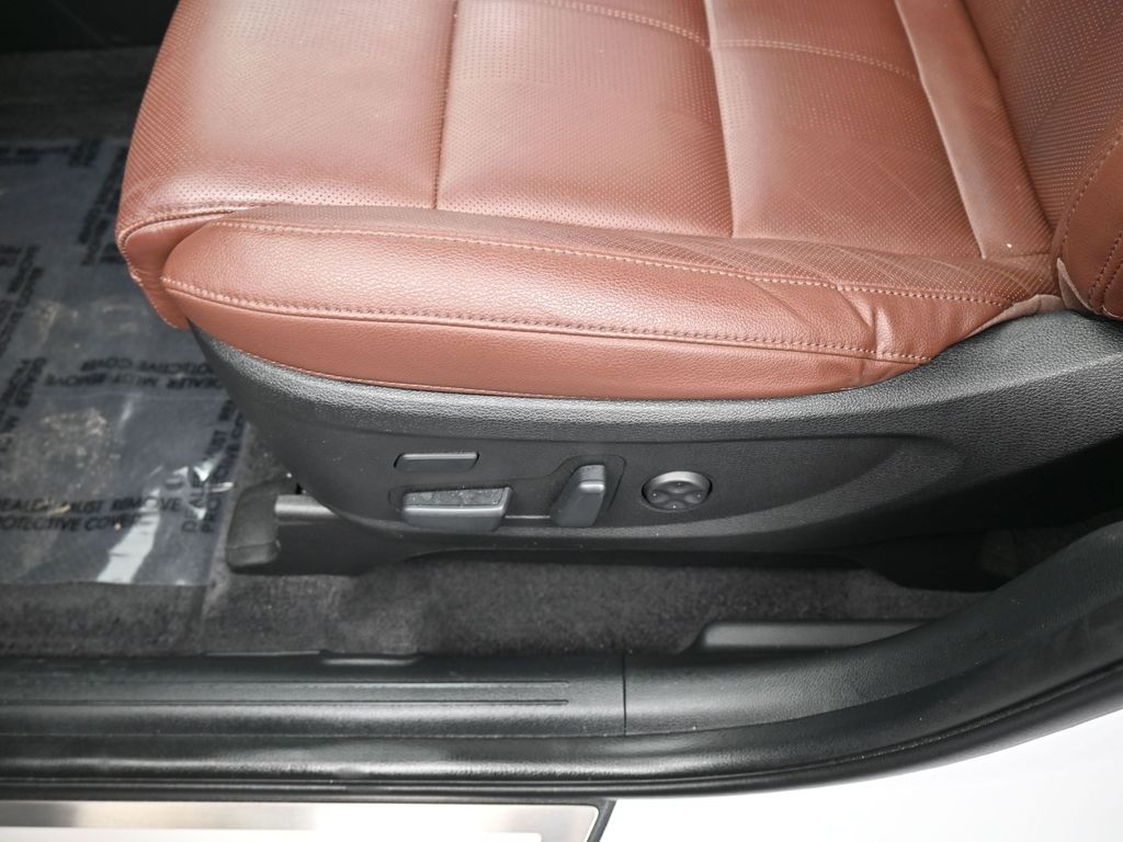 Used 2023 Glacial White Pearl Kia SX image 17