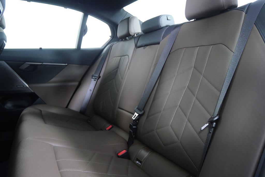 Thumbnail: 2025 BMW 5 Series - 16