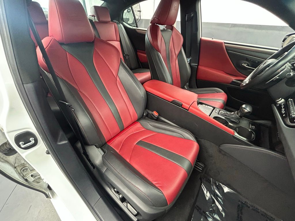 Used 2023 White Lexus 300h image 28