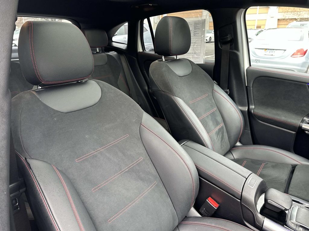 Thumbnail: 2022 Mercedes-Benz GLA - 23