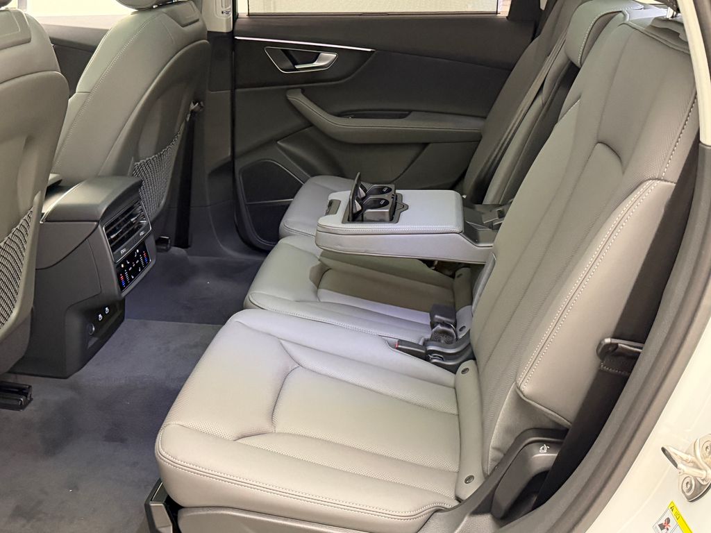 Thumbnail: 2026 Audi Q7 - 19