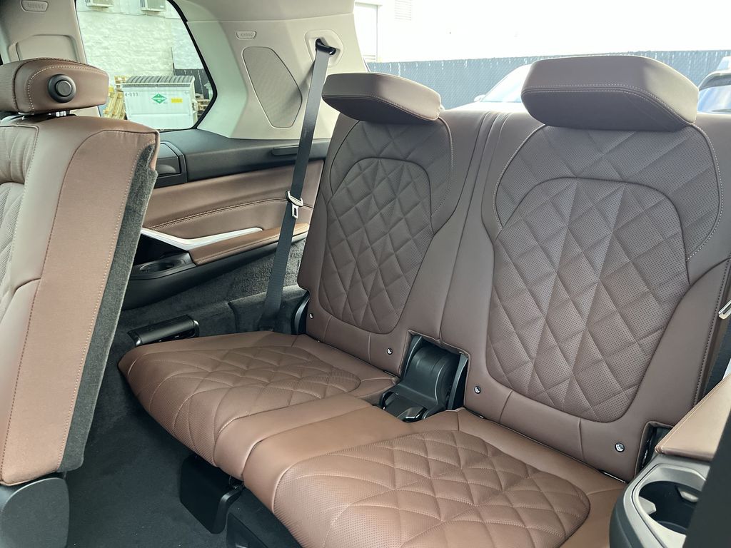 Thumbnail: 2026 BMW X7 - 24
