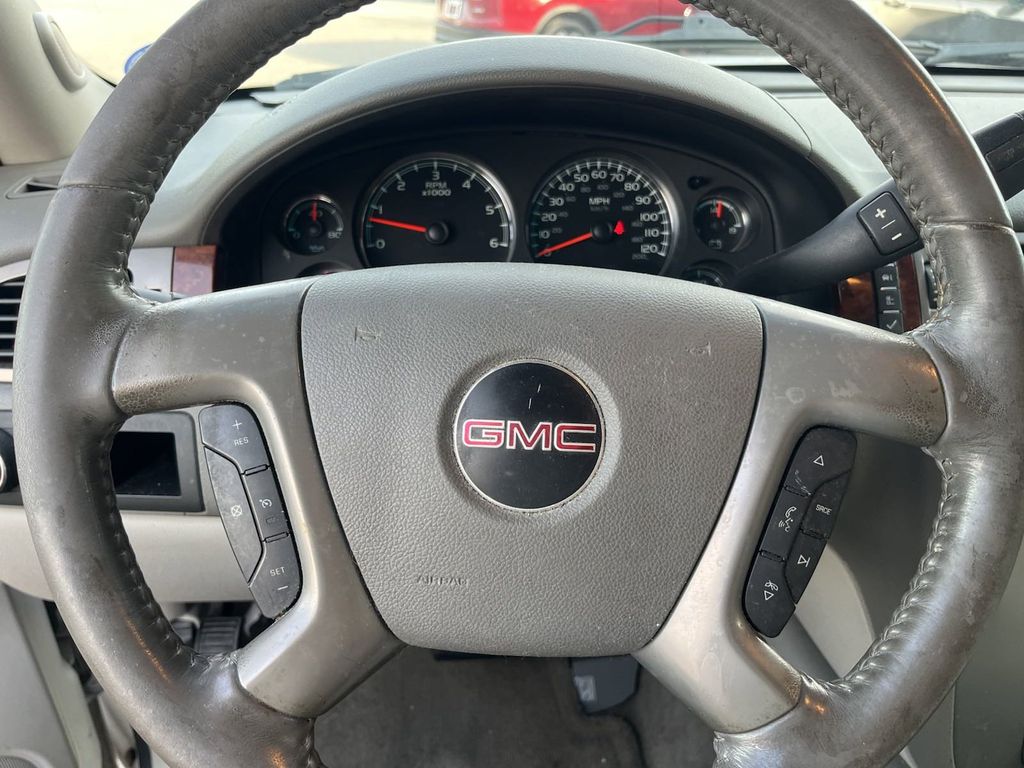 2011 GMC Yukon XL SLT 1500 29