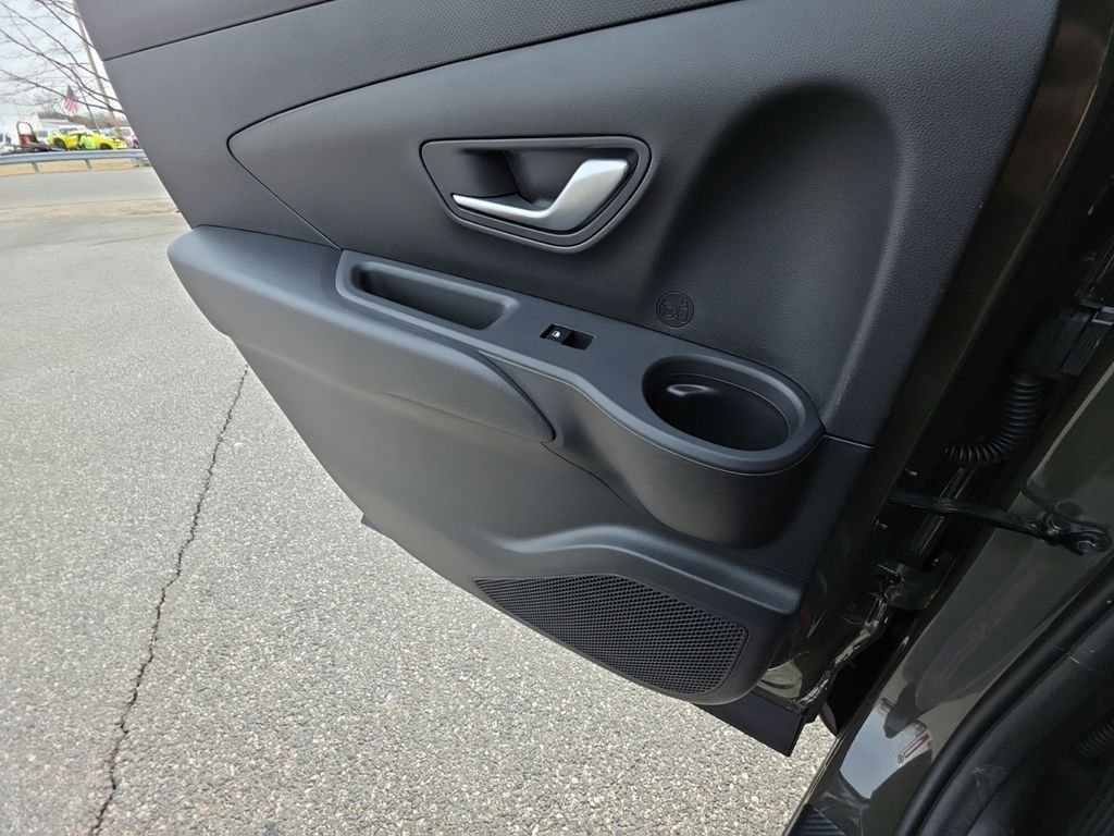 Used 2025 Green Hyundai SEL image 24